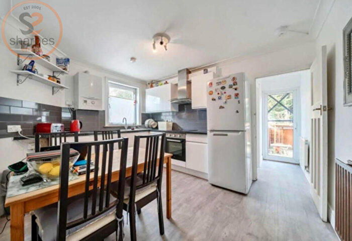 2 Bedroom Maisonette To Rent In Central Road, Morden, Surrey, SM4