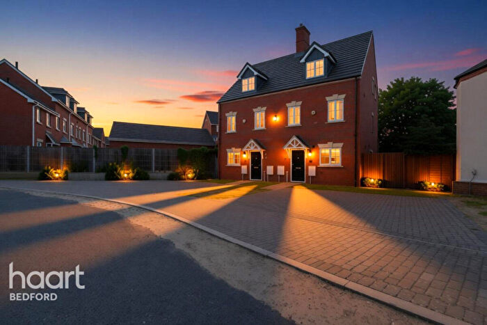 4 Bedroom Semi-Detached House For Sale In James Place, Bedford, MK45