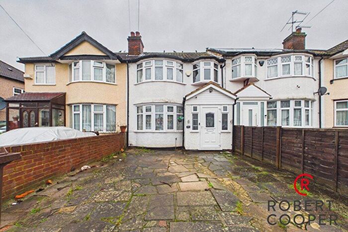 3 Bedroom Terraced House For Sale In Carlyon Avenue, Harrow, HA2