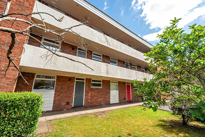 1 Bedroom Apartment For Sale In Royston Road, London, SE20