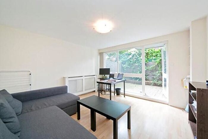 2 Bedroom Maisonette For Sale In Camden Road, Camden, NW1
