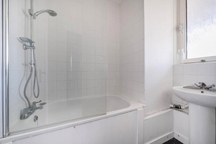 Studio To Rent In Stepney Way, Stepney, London, E1