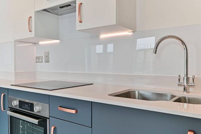 3 Bedroom Flat To Rent In Walton Court, Walton-On-Thames, KT12