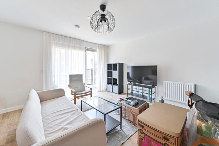 1 Bedroom Flat To Rent In Chismon House, Vousden Grove, Thamesmead, SE28