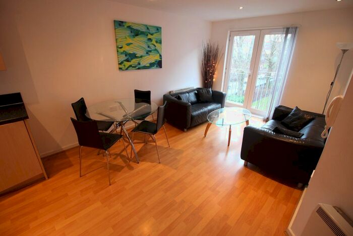 2 Bedroom Flat To Rent In The Saltra, Elmira Way, Salford Quays, M5