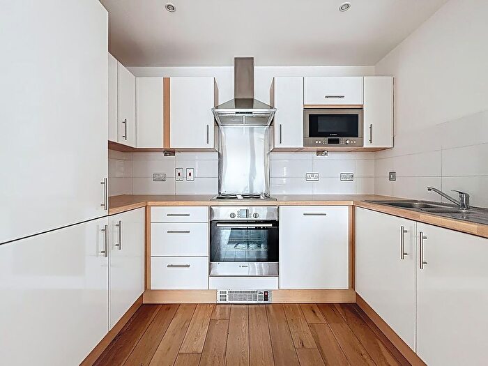 1 Bedroom Flat For Sale In Meridian Plaza, Bute Terrace, Cardiff, CF10