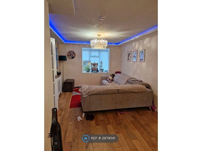 4 Bedroom Detached House To Rent In Goldcrest Close, Luton, LU4