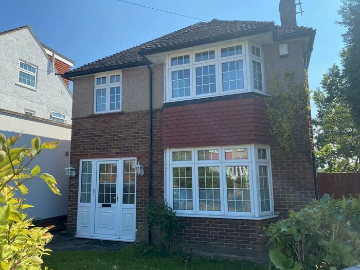 3 Bedroom Detached House To Rent In Summit Way, Southgate, London, N14