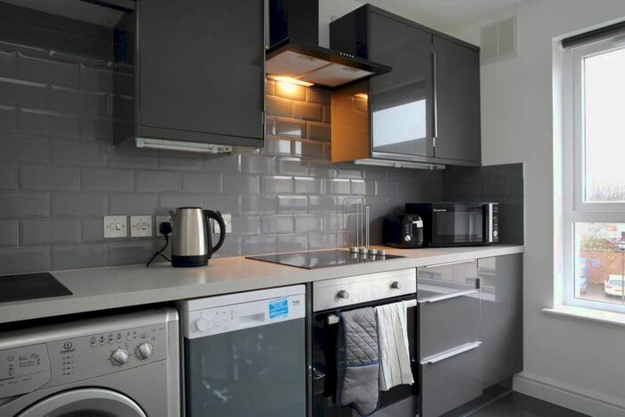 2 Bedroom Flat To Rent In Duff Street, Edinburgh, EH11