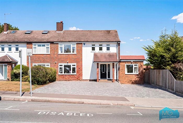 4 Bedroom Semi-Detached House For Sale In Quinta Drive, Barnet, EN5