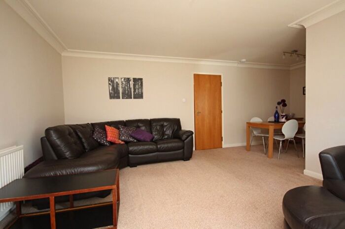 2 Bedroom Flat To Rent In Albert Den, West End, Aberdeen, AB25