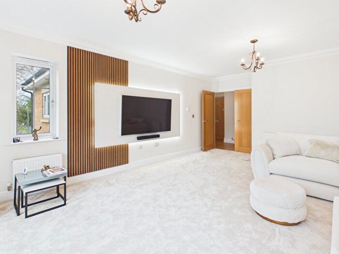 3 Bedroom Apartment To Rent In Oval Way, Gerrards Cross, Buckinghamshire, SL9