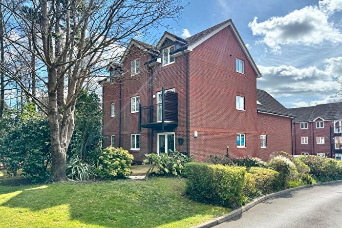 2 Bedroom Flat For Sale In Langtry Court, Providence Hill, Bursledon, SO31