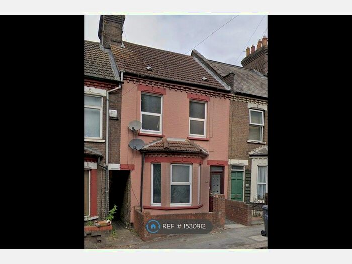 3 Bedroom Terraced House To Rent In Hitchin Road, Luton, LU2