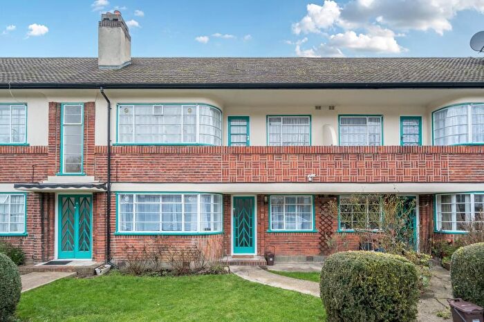 2 Bedroom Maisonette To Rent In Glenhill Close, Finchley, N3