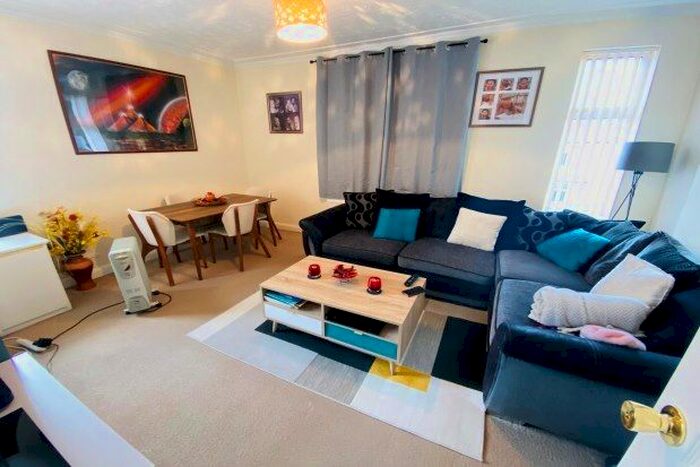 2 Bedroom Flat To Rent In Standhill Road, Nottingham, NG4