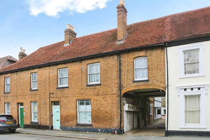 2 Bedroom Flat For Sale In Colnbrook - Unique Split Level, SL3