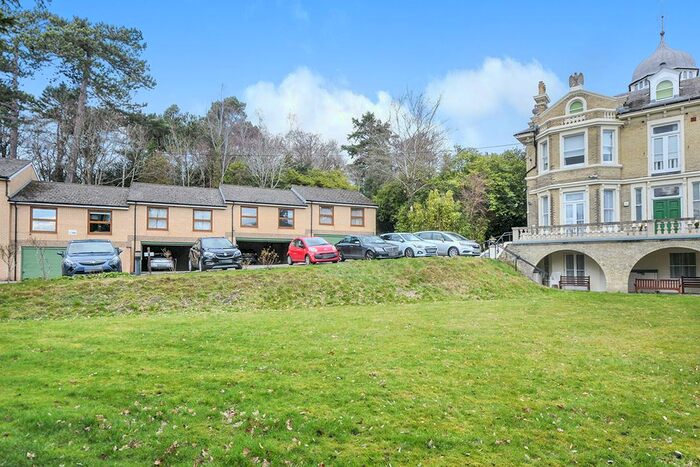 1 Bedroom Flat To Rent In Summer Hill, Chislehurst, BR7