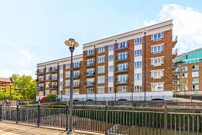 2 Bedroom Flat To Rent In Rotherhithe Street, London, SE16