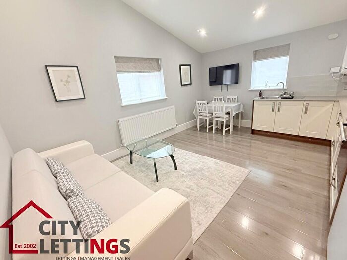 2 Bedroom Apartment To Rent In Gedling Grove, Arboretum, NG7