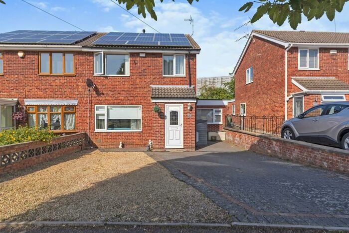 4 Bedroom Semi-Detached House For Sale In Fifth Avenue, Grantham, NG31