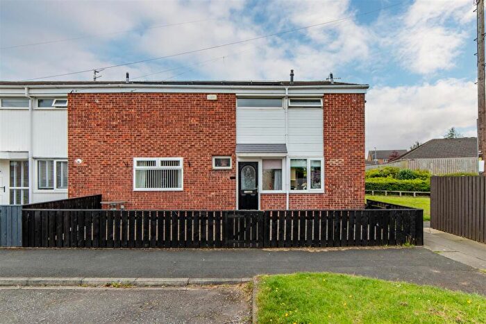 3 Bedroom End Of Terrace House For Sale In Stoneleigh Avenue, Newcastle Upon Tyne, NE12