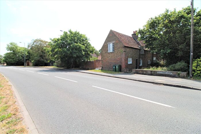 4 Bedroom End Of Terrace House To Rent In Squires Bridge Road, Shepperton, TW17