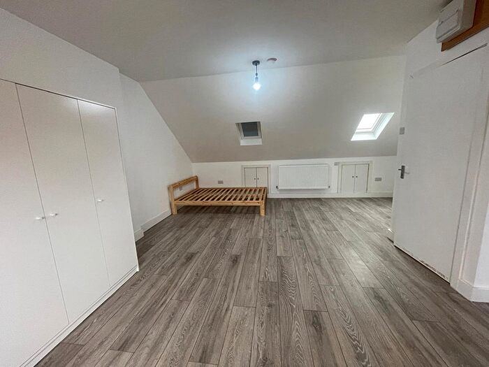 1 Bedroom Studio To Rent In Studio, Farndale Avenue, Enfield, N13