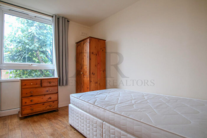 3 Bedroom Flat To Rent In Otto Street, SE17
