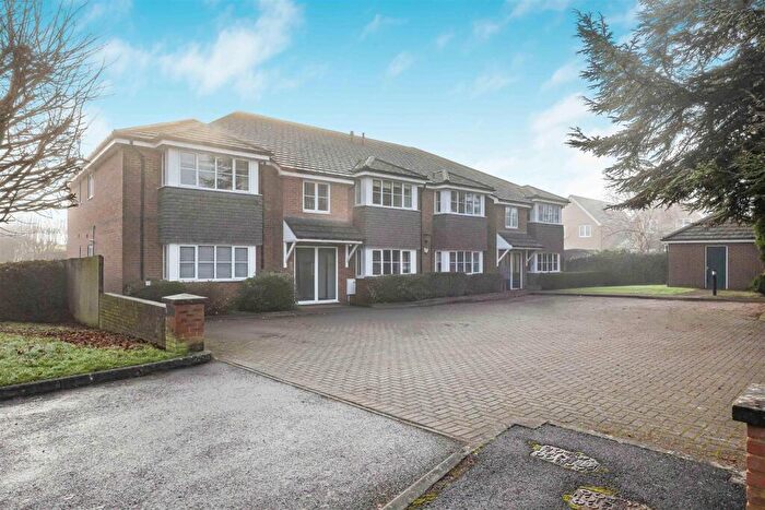 2 Bedroom Apartment For Sale In Lowfield Road, Caversham, Reading, RG4