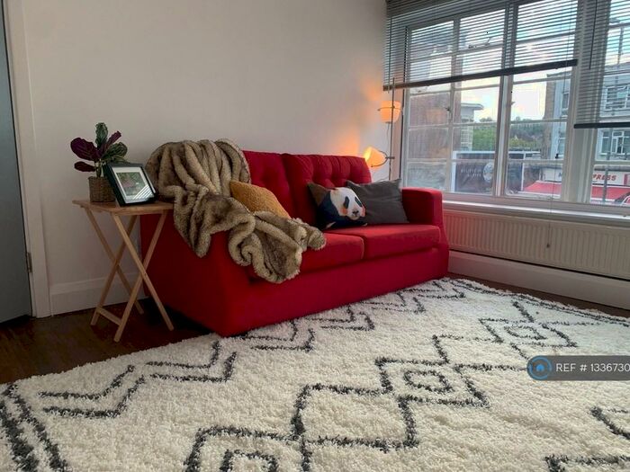 2 Bedroom Flat To Rent In Station Chambers, London, N11