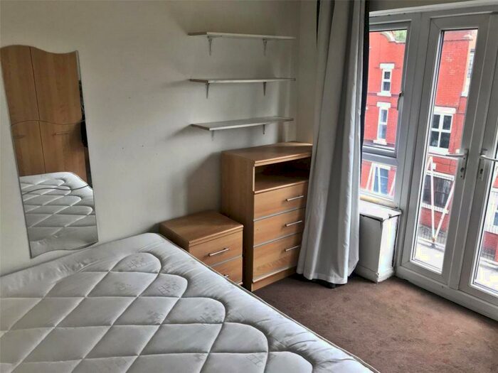 4 Bedroom Flat To Rent In Wilmslow Road, Manchester, Greater Manchester, M14