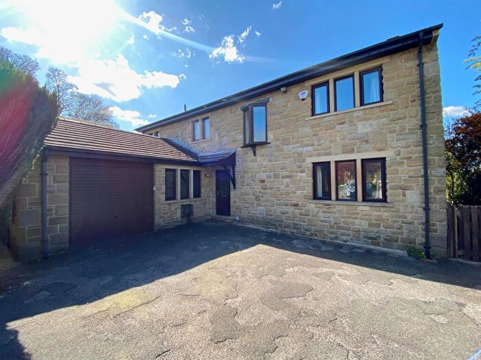 4 Bedroom Detached House To Rent In Stonecroft Gardens, Shepley, Huddersfield, HD8