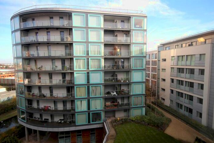 2 Bedroom Flat To Rent In Station Approach, Hayes, UB3