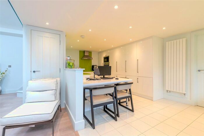 2 Bedroom Detached House To Rent In Wycombe End, Beaconsfield, Buckinghamshire, HP9