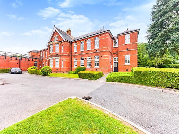 2 Bedroom Apartment To Rent In St Leonards, Oak Tree Way, Horsham, RH13