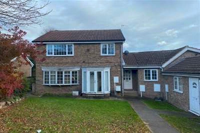 2 Bedroom Flat To Rent In Cedar Walk, Old Campsall, DN6