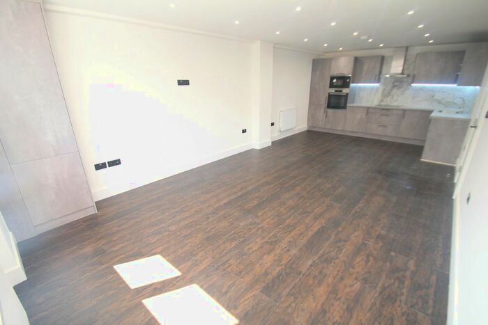 2 Bedroom Flat To Rent In Rothesay Road, Luton, LU1