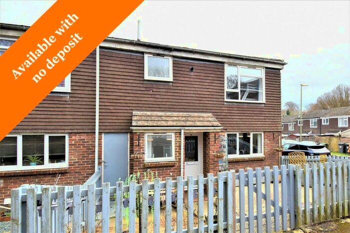 3 Bedroom End Of Terrace House To Rent In No Deposit Option Available - Honeysuckle Court, Waterlooville, PO7