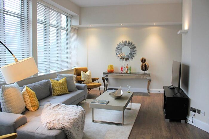 2 Bedroom Apartment To Rent In Lawrence House, City Road, Clerkenwell, London, EC1V
