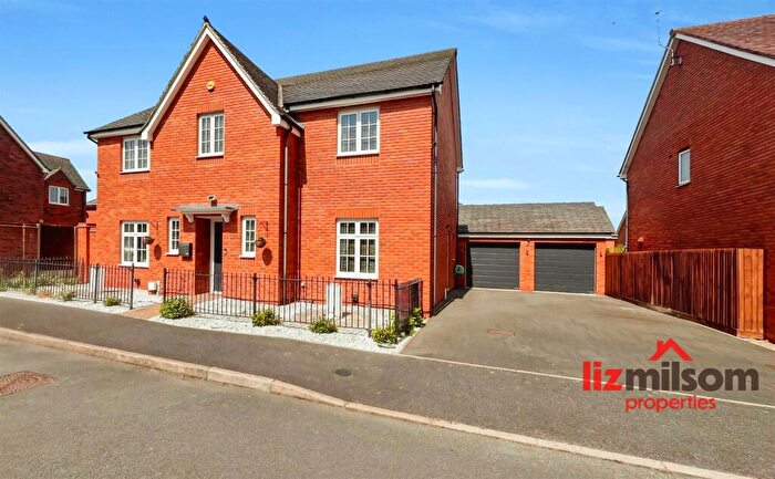 4 Bedroom Detached House For Sale In Newman Drive, Church Gresley, Swadlincote, DE11