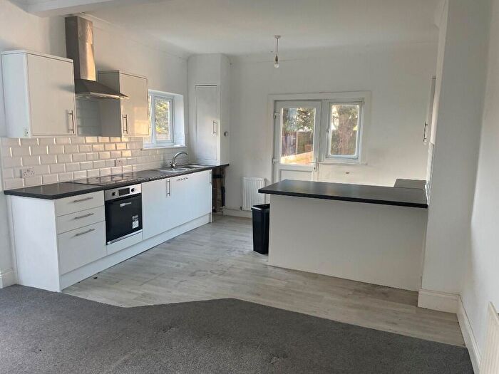 3 Bedroom Flat To Rent In Ditton Court Road, Westcliff-On-Sea, Essex, SS0