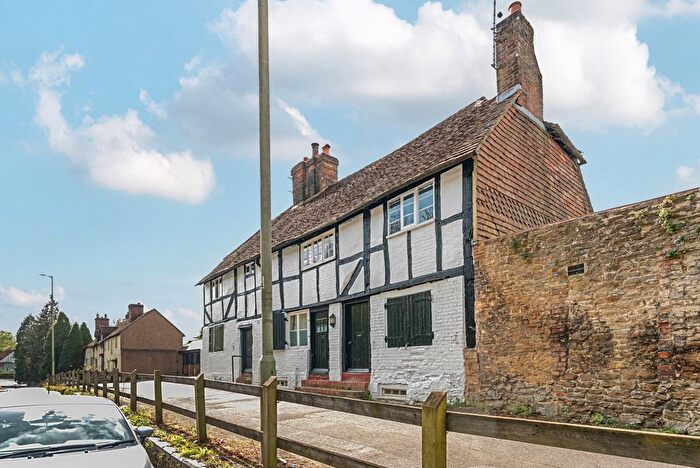 3 Bedroom End Of Terrace House To Rent In Ockford Road, Godalming, Surrey, GU7