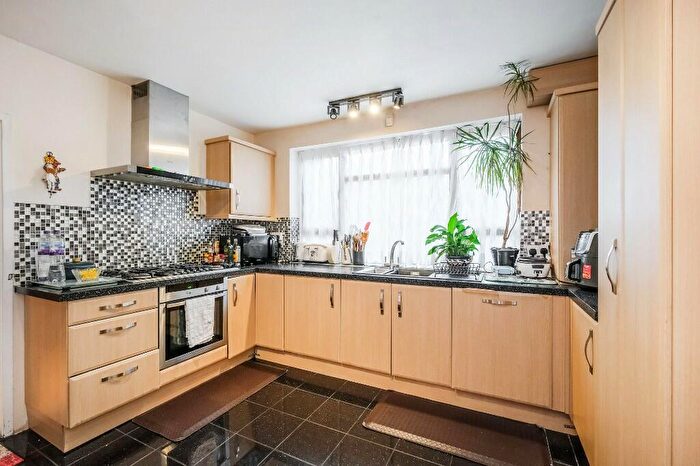 3 Bedroom Terraced House For Sale In Appleby Road, London, E16