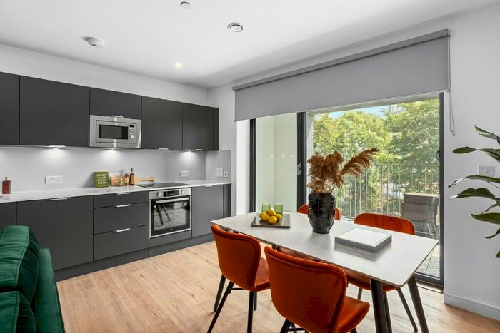 2 Bedroom Apartment To Rent In Plaistow Road, London, E13