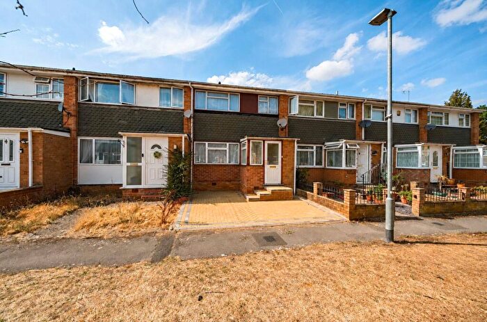 3 Bedroom Terraced House For Sale In Elvaston Way, Tilehurst, Reading, RG30
