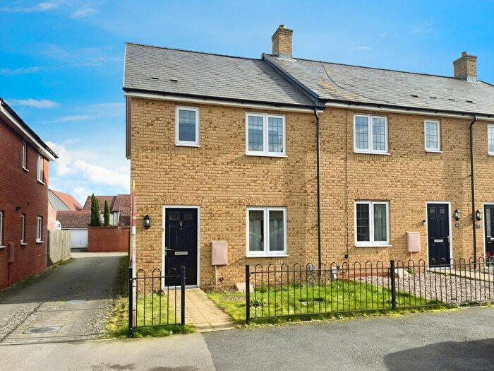 3 Bedroom End Of Terrace House To Rent In Chestnut Avenue, Silsoe, Bedford, MK45