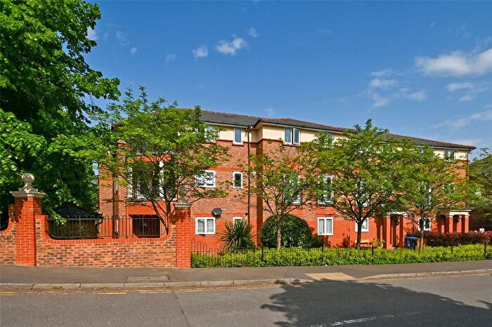 2 Bedroom Flat To Rent In Earl's House, Chaucer Close, Windsor, Berkshire, SL4