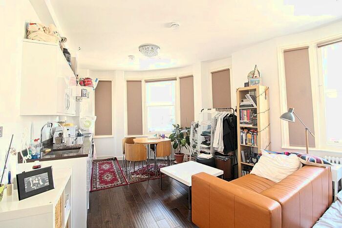 1 Bedroom Flat To Rent In Bishops Gate, Liverpool Street, EC2M