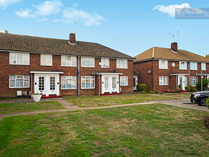 2 Bedroom Maisonette For Sale In Magnolia Court, The Mall, Harrow, HA3